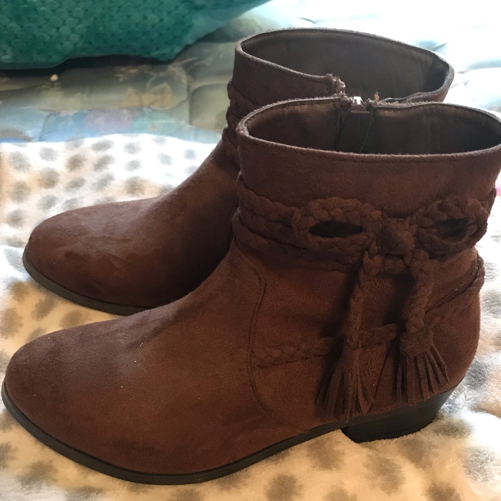 Youth size 3 Girl Sugar Cinnamon booties